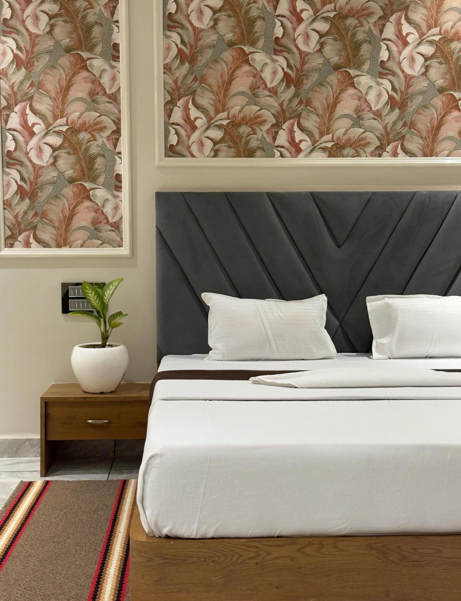 Hotel Tej Inn Plaza Near Igi Airport Delhi New Delhi Buitenkant foto
